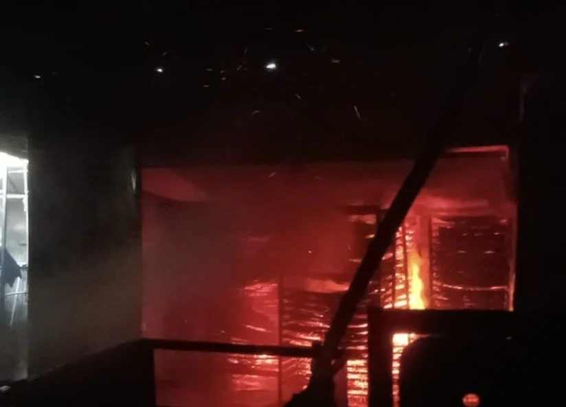 Ditinggal Salat, Pabrik Briket di Cirebon Dilalap Api Pagi Hari