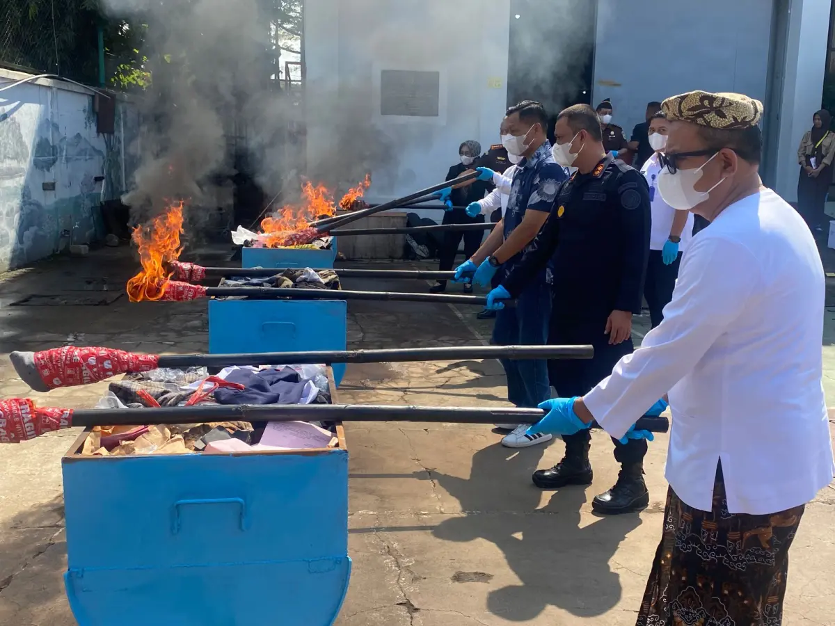 Kejari Kabupaten Cirebon Musnahkan Barang Bukti 180 Perkara, Narkotika Dominan