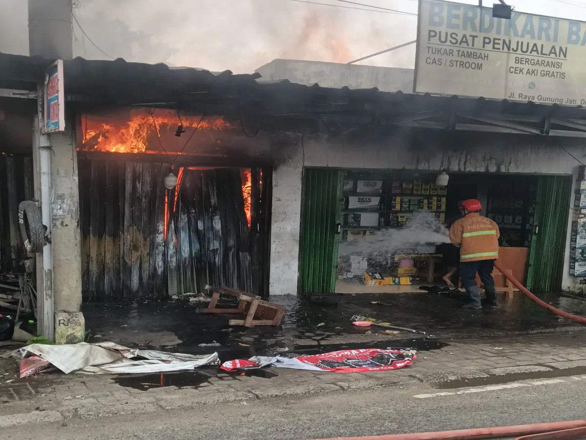 Api Mengamuk di Cirebon, Rumah-Bengkel Ludes Seketika